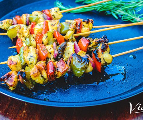 Brochetas de pechuga de pavo con verduras - Vidactual