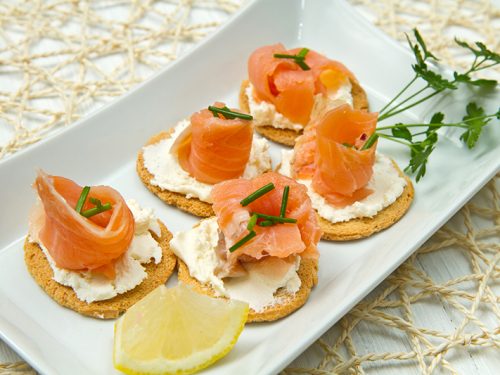 Galletas con queso crema y salmón - Vidactual